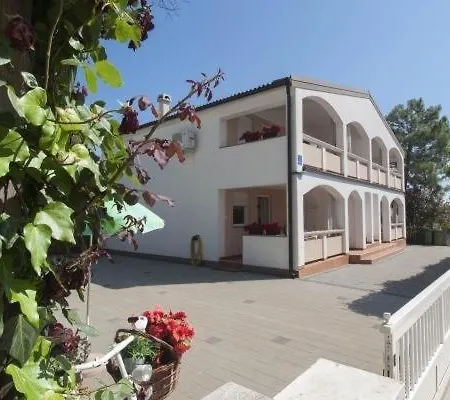 Apartamento In With Terrace, Air Conditioning, Wi-fi, Washing Machine Vir