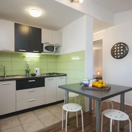 Apartamento In With Terrace, Air Conditioning, Wi-fi, Washing Machine Vir