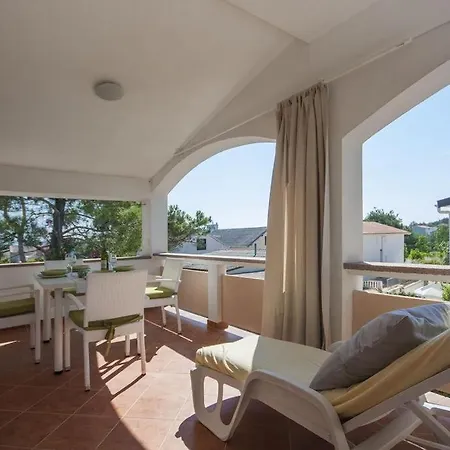 In With Terrace, Air Conditioning, Wi-fi, Washing Machine