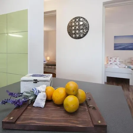 In With Terrace, Air Conditioning, Wi-fi, Washing Machine * Vir