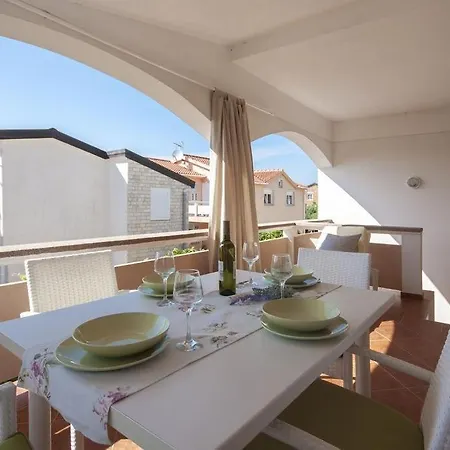 Apartamento In With Terrace, Air Conditioning, Wi-fi, Washing Machine