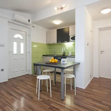 In With Terrace, Air Conditioning, Wi-fi, Washing Machine *