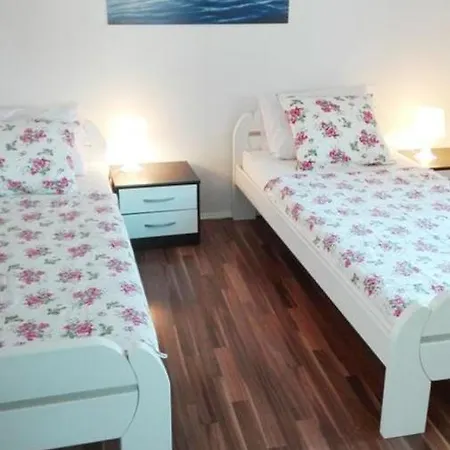 In With Terrace, Air Conditioning, Wi-fi, Washing Machine *