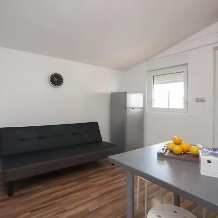 In With Terrace, Air Conditioning, Wi-fi, Washing Machine Apartamento