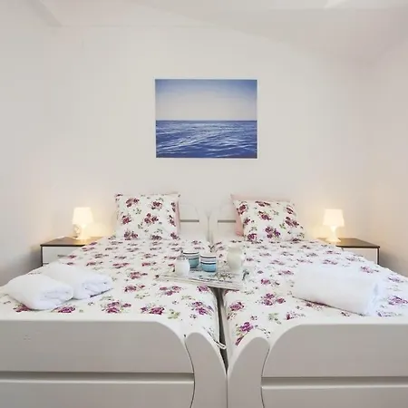 In With Terrace, Air Conditioning, Wi-fi, Washing Machine Apartamento