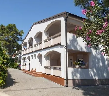 In With Terrace, Air Conditioning, Wi-fi, Washing Machine Apartamento