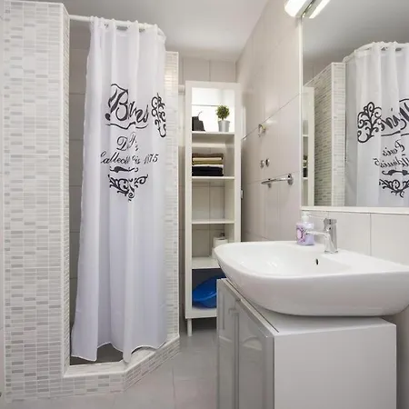 Apartamento In With Terrace, Air Conditioning, Wi-fi, Washing Machine